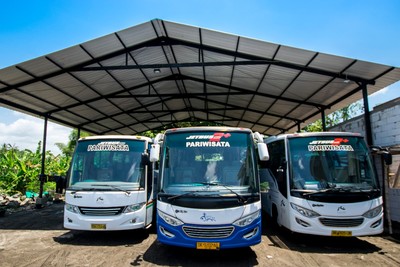 garasi bus pariwisata murah